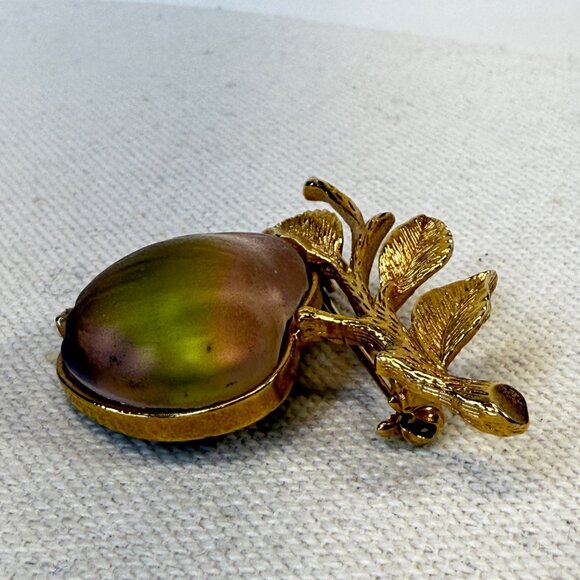 Sarah Coventry Golden Glowing Glass Apple Brooch Gold Tone Marked Vintage MCM - Picture 6 of 9